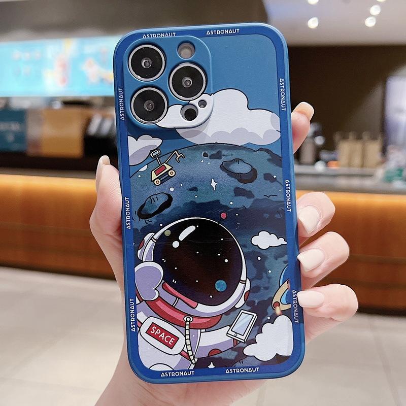 Применимо к чехлу для мобильного телефона iPhone16 с рисунком астронавта 15PROMAX мультяшный расписной чехол Apple 14 с боковым узором
