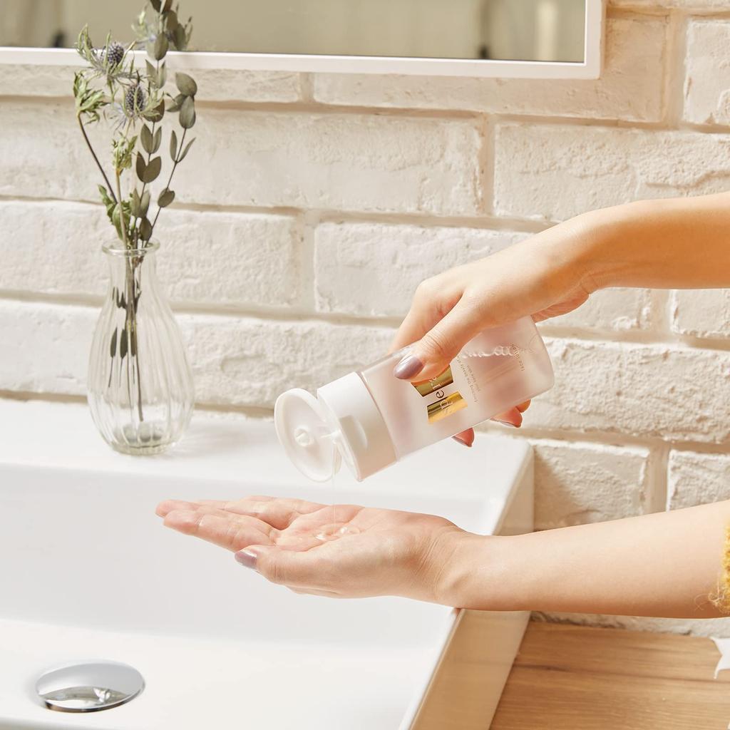 Spera Face Lotion Highly Moisturizing with a Refreshing Contains 18 Beauty Ingredients Including Hyaluronic Acid and 140mL. Perfume-like Scent.