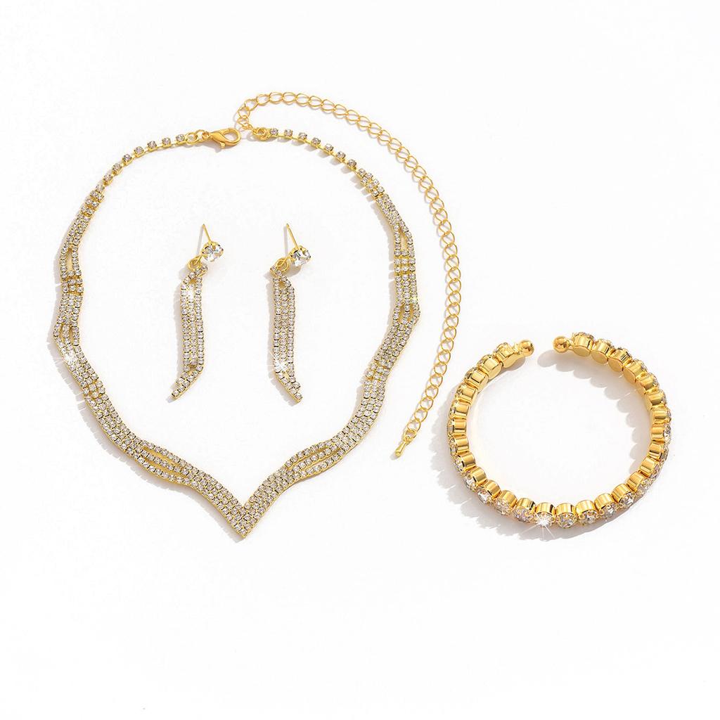 Модный супер-блестящий комплект из трех предметов: серьги с длинной бахромой, ожерелье и браслет в стиле легкой роскоши, подчеркивающий темперамент и высокий вкус.