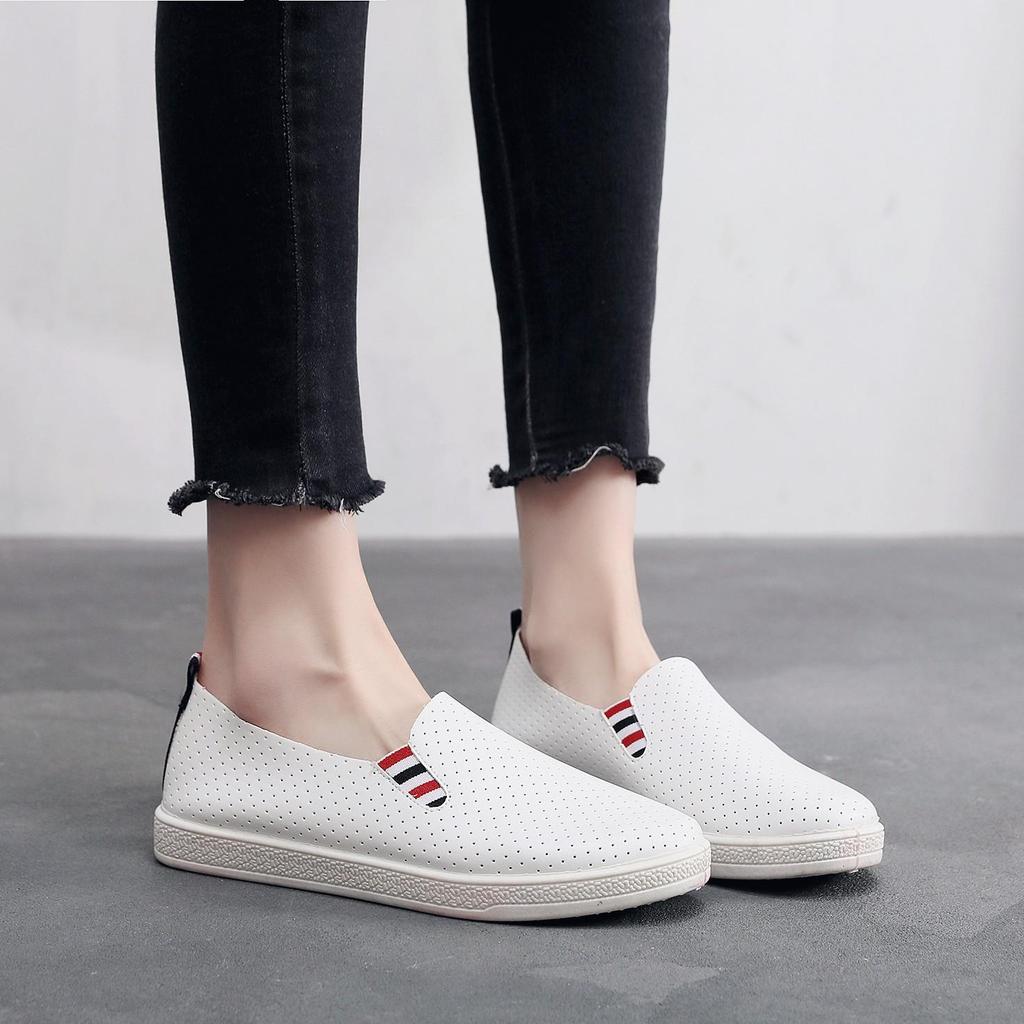 2025 Spring/Summer Women's Breathable Flat Old Beijing Cloth Shoes - Versatile Soft Sole White Shoes