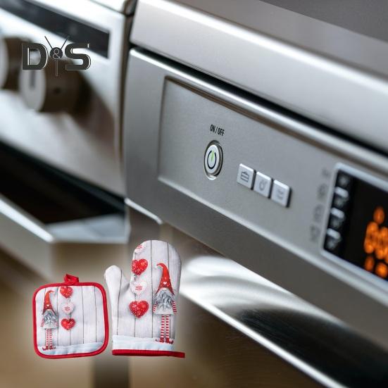 1 Set Baking Glove Cartoon Pattern Christmas Glove Heat-resistant Oven Glove with Mat for Home Kitchen