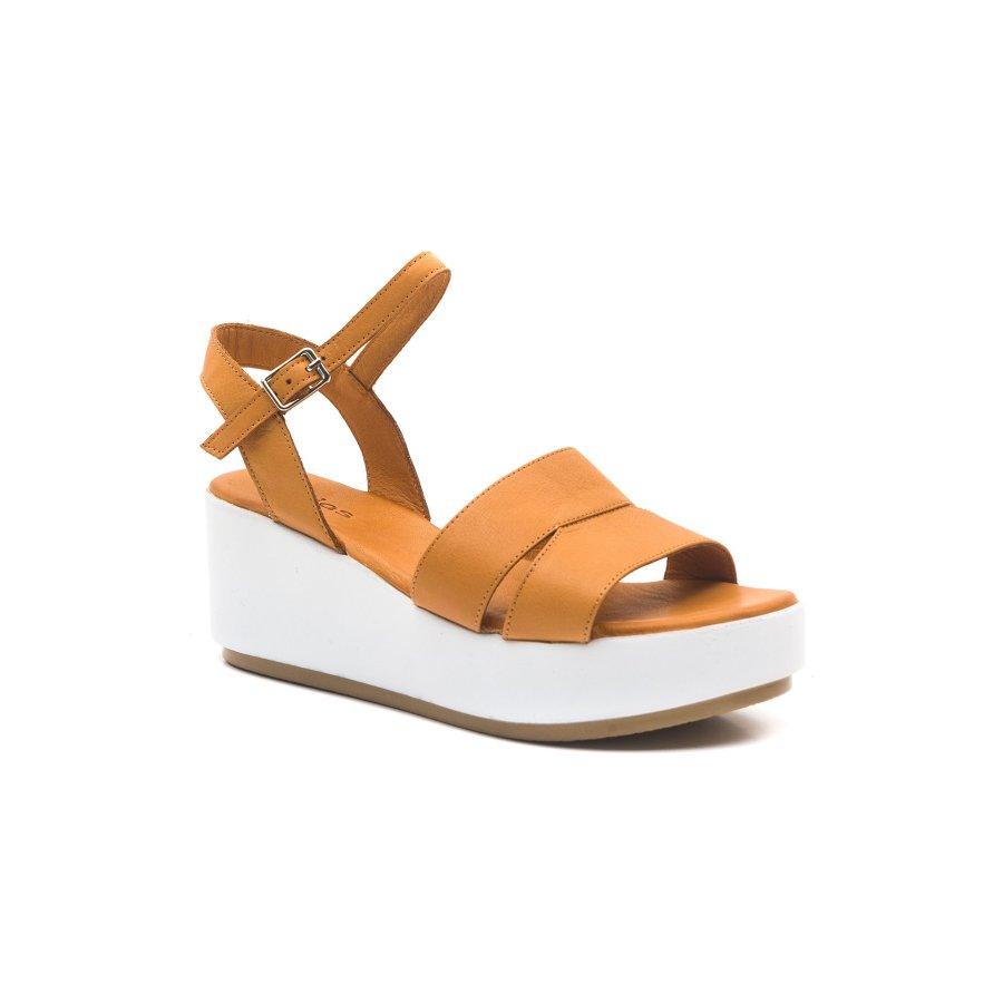 Женские комфортные босоножки на танкетке из натуральной кожи