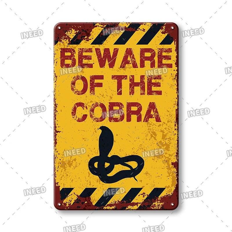 BEWARE OF Dog Cat Chicken Retro Plaque Metal Tin Signs Garden Yard Home Decoration Caution Kraken Plate Animal Warning Sign