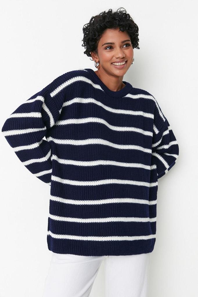 Women's Fashionable Stylish Sweater Black Wide Fit Couple Striped Knitwear Sweater