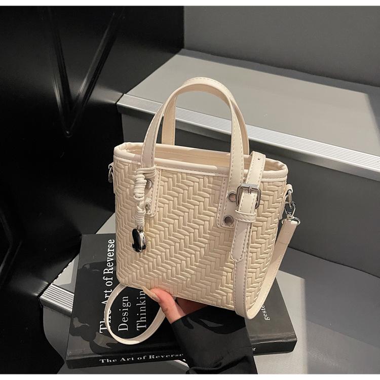 Niche Bag Women's 2025 Summer New Fashion Women's Bag Popular Shoulder Messenger Bag Small Bag Mobile Phone Bag