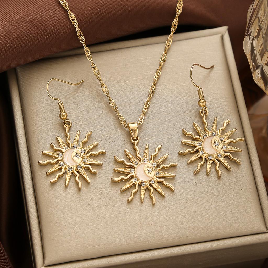 Европейский и американский e-commerce универсальный кулон-ожерелье в форме солнца, инкрустированный бриллиантами, материал сплав, звездное ожерелье