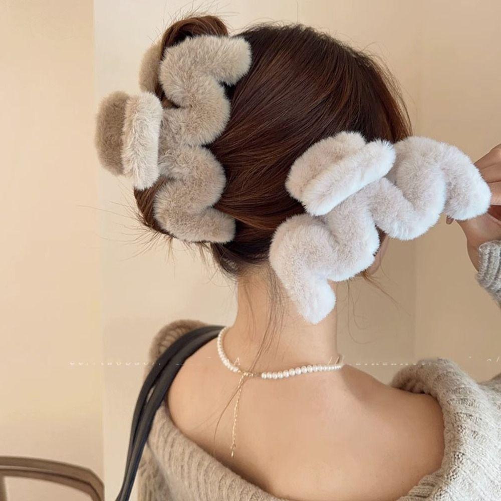 New Korean Autumn Winter M-shaped Plush Hair Claw For Women Large Hair Clip Headwear Fashion Shark Clip Hair Accessories