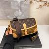 Сумка-маленькая квадратная сумка в стиле ретро с высоким чувством моды, женская новая универсальная сумка через плечо и кроссбоди, нишевая сумка для通勤
