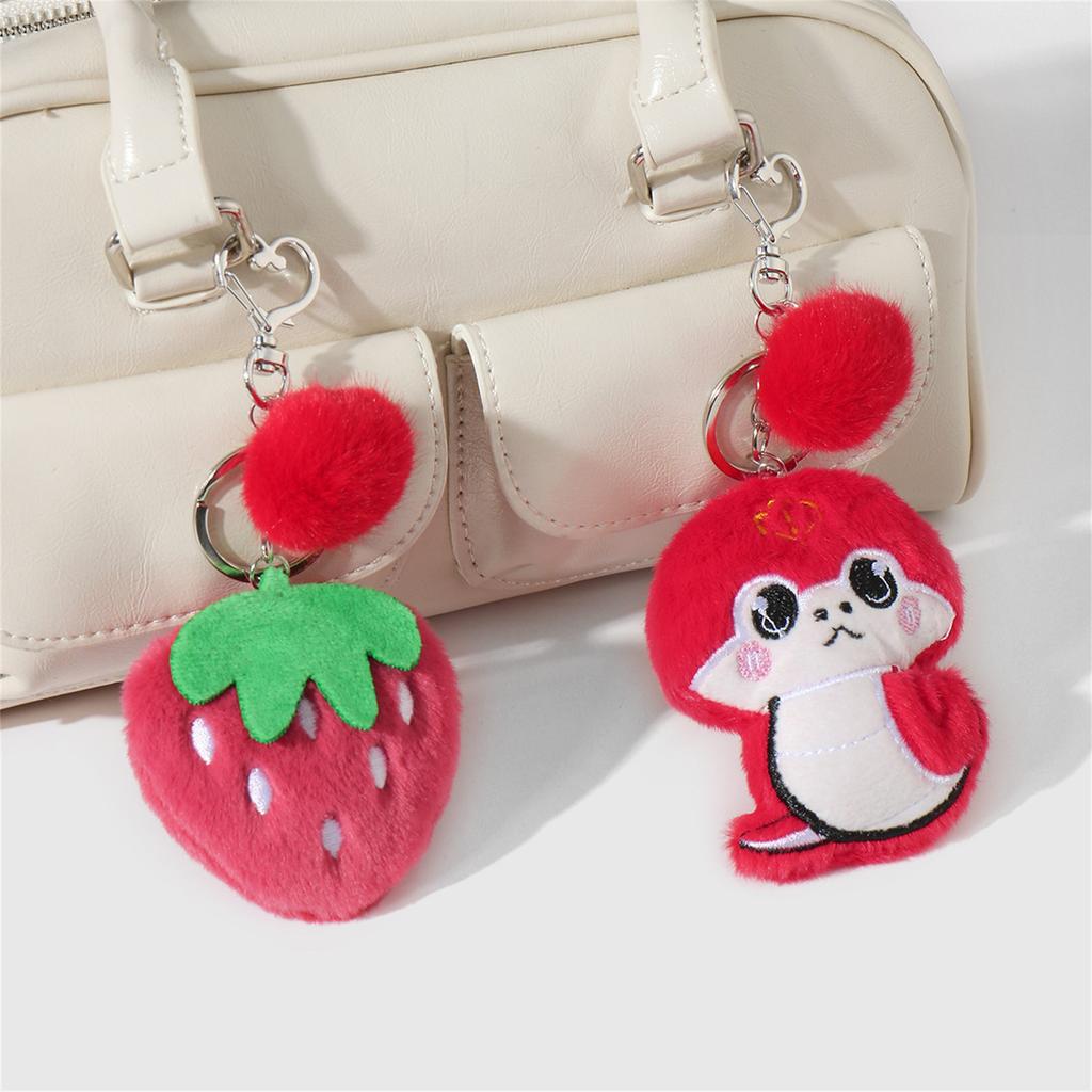 Милый пушистый плюшевый брелок в виде клубничной змеи, уникальный брелок, идеально подходящий для рюкзаков и украшения салона автомобиля