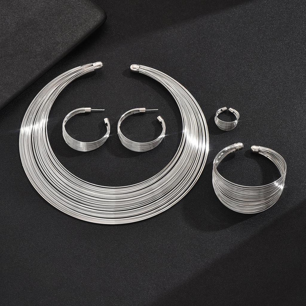 Европейское и американское эффектное металлическое многослойное колье-спираль - Набор из четырех модных аксессуаров для женщин