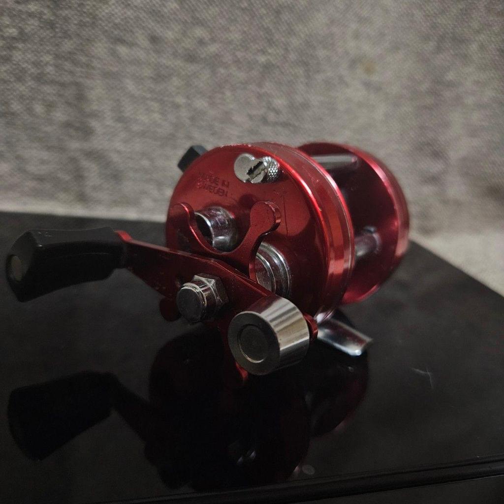 Used Abu Garcia Abu Garcia Ambassador 1500c Red Baitcasting Reel 2500c