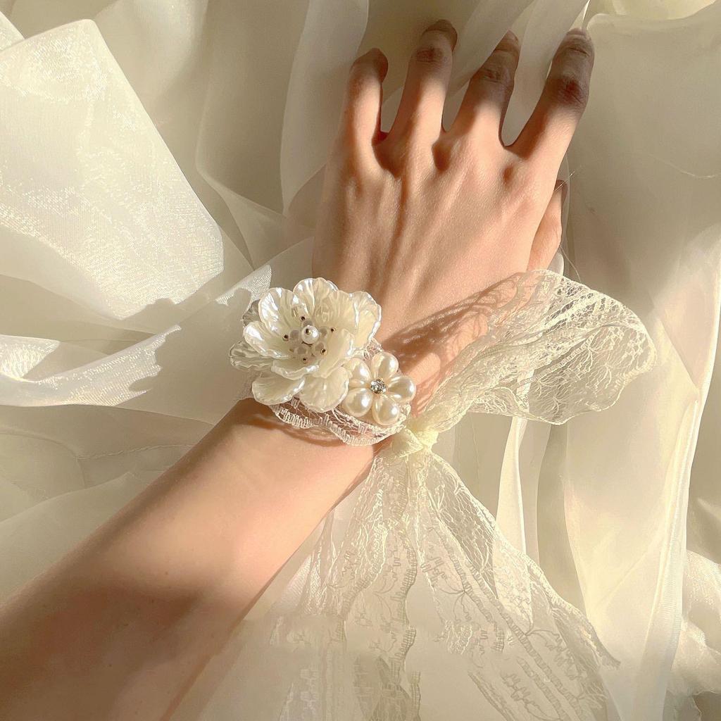 Elegant White Bridesmaid Corsage Bracelet - High-End Wedding Hand Flower
