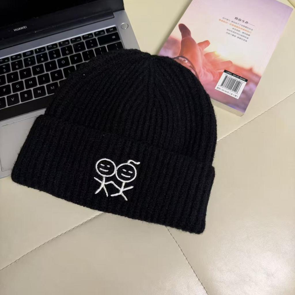 [Stickman Embroidery] Knitted hat women's warm and cold hat shows a small and versatile face