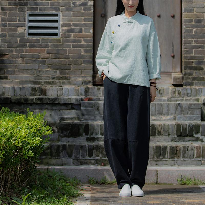 Artistic Retro Chinese Style Women's Ramie Frog Button Long Sleeve Shirt for Spring and Autumn Tea Ceremonies