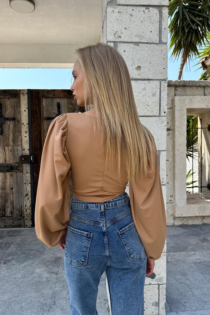 Женская блузка, новый сезон, модная пудрово-розовая трикотажная укороченная блузка с круглым вырезом, рукавами-воздушными шарами и птичьим глазом