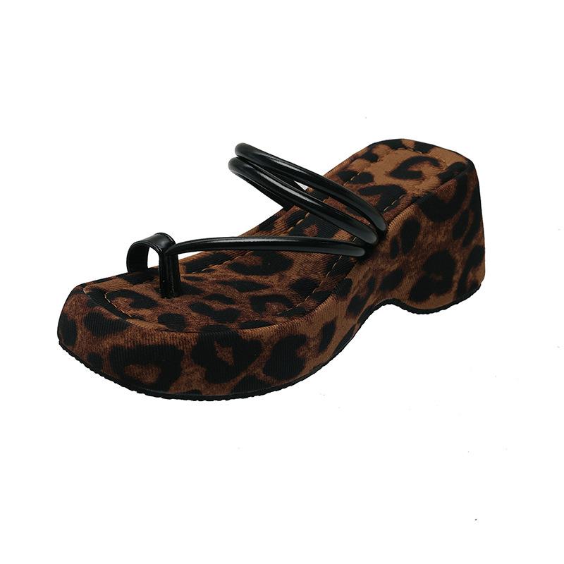 Fashion Hot Selling 2025 Shoes Women Rubber Flip Flops Female Slippers Slides Fashion Soft Hawaiian 2025 Flat Luxury Concise Rome Shoes