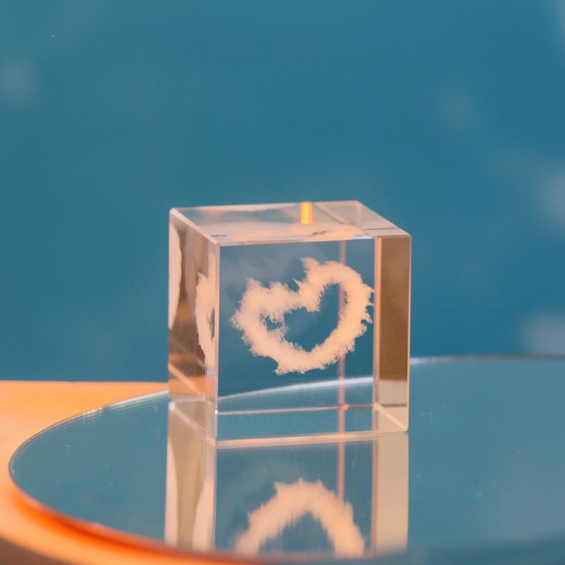 3D Engraved Crystal Cube Ornament Cloud Heart Whale Pattern Clear Square for Desktop Decor Thanksgiving Gift for Friends