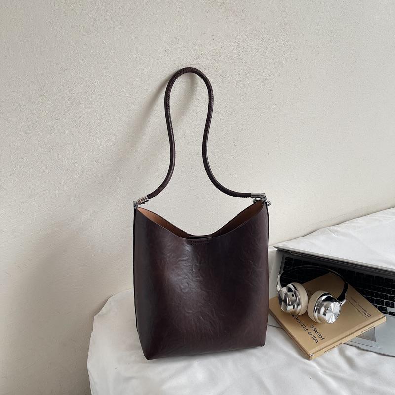 Underarm bag women's 2025 new trendy fashion high sense retro versatile shoulder bag commuter messenger bucket bag