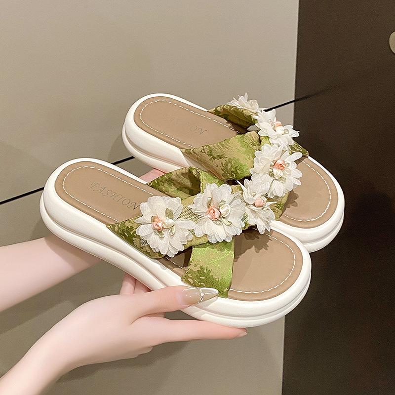 2025 новые крутые тапочки женские летние модные цветы для ношения с юбками тапочки для беременных на толстой подошве для пляжа