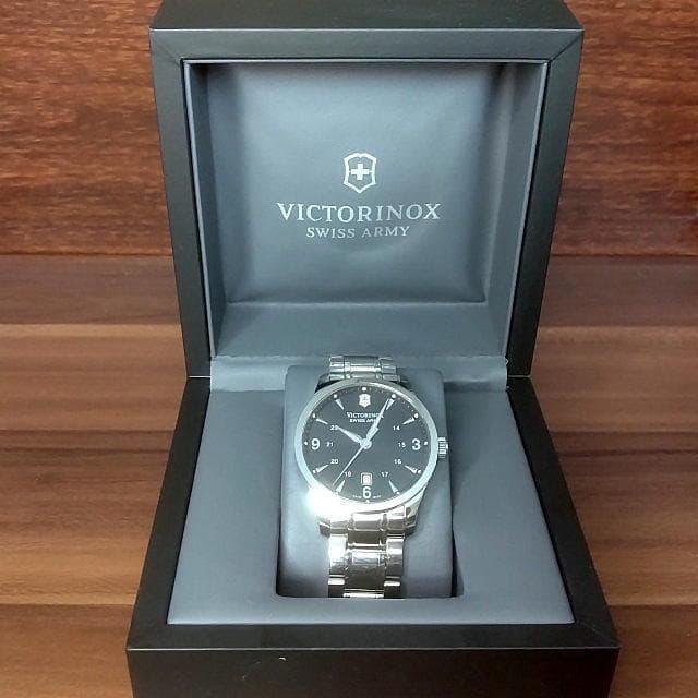Подержанные часы VICTORINOX [SWISS MADE]