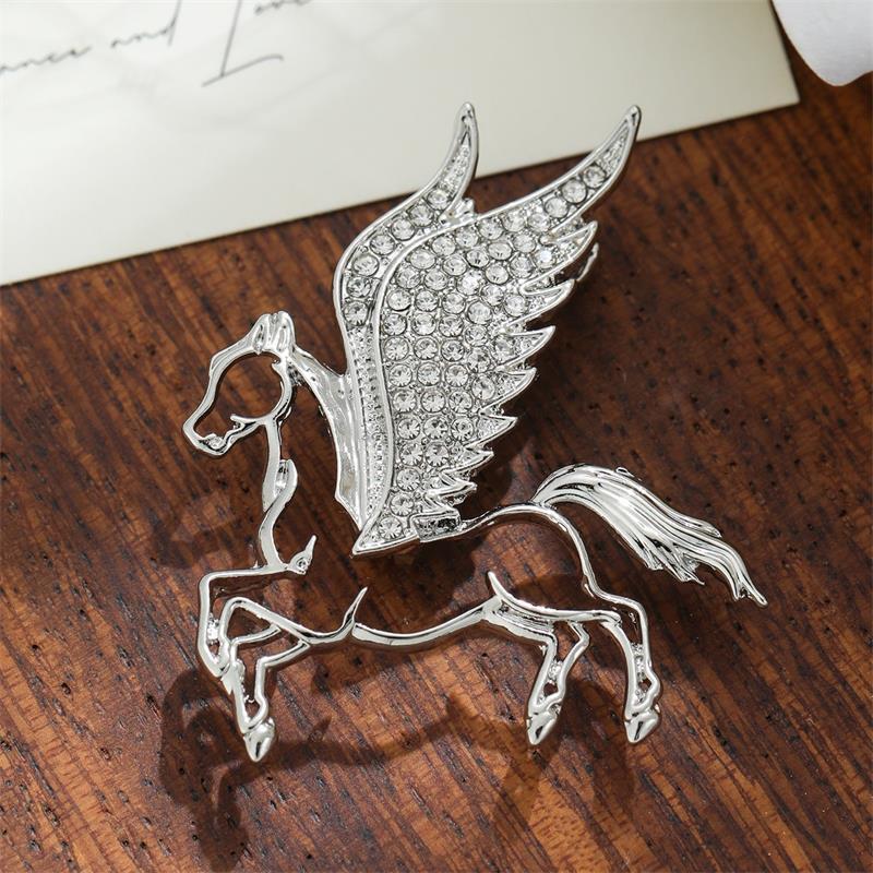 Брошь Сплав Лошадь с Крыльями Зодиакальный Пони Значки Женщины Мужчины Аксессуар для Одежды Лацкан Костюма Корсаж Подарок Года