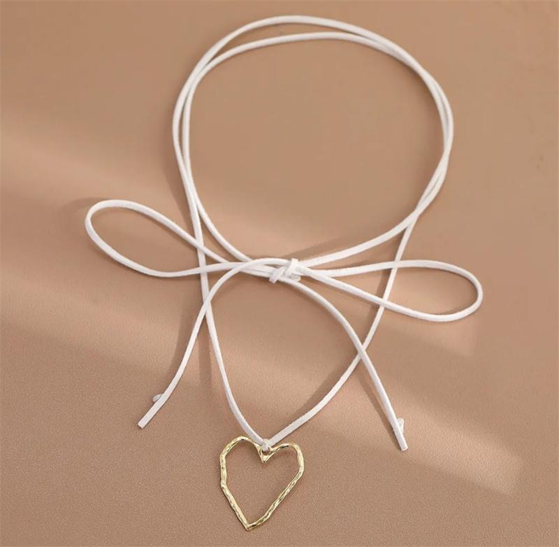 Ожерелье в форме сердца и подвесная веревка могут изменить стиль при ношении. На выбор доступны два цвета.