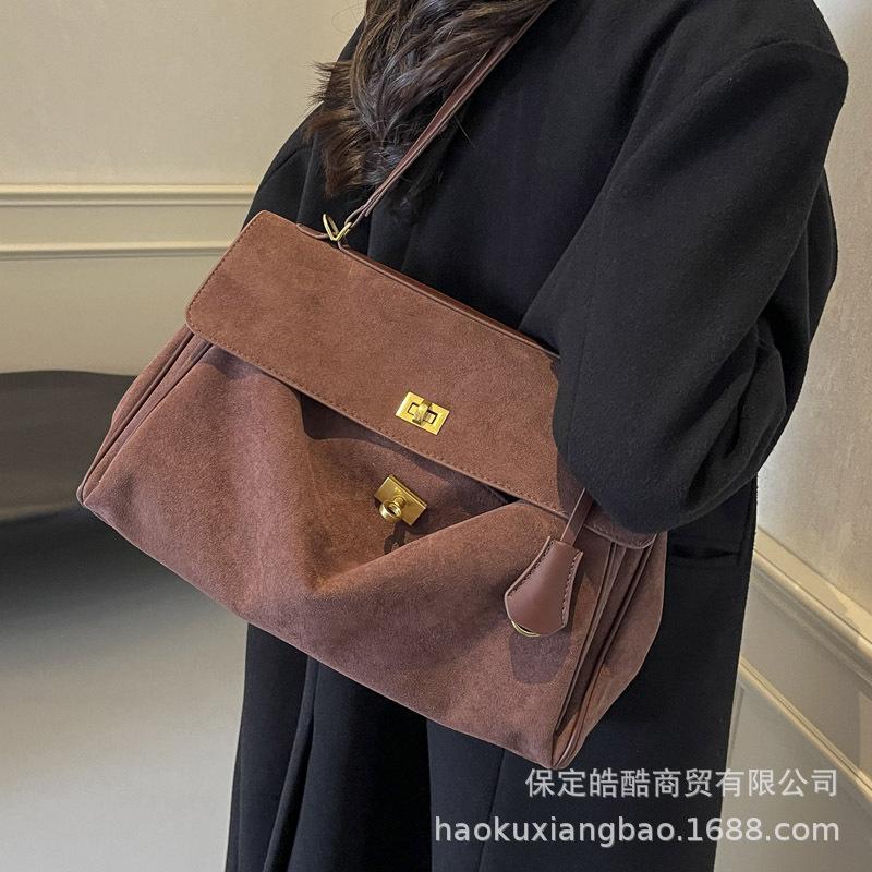 Матовая сумка-тоут женская 2025 новая большой вместимости для поездок на работу, подмышечная сумка, осенне-зимняя, высококлассная, универсальная, на плечо, для отдыха