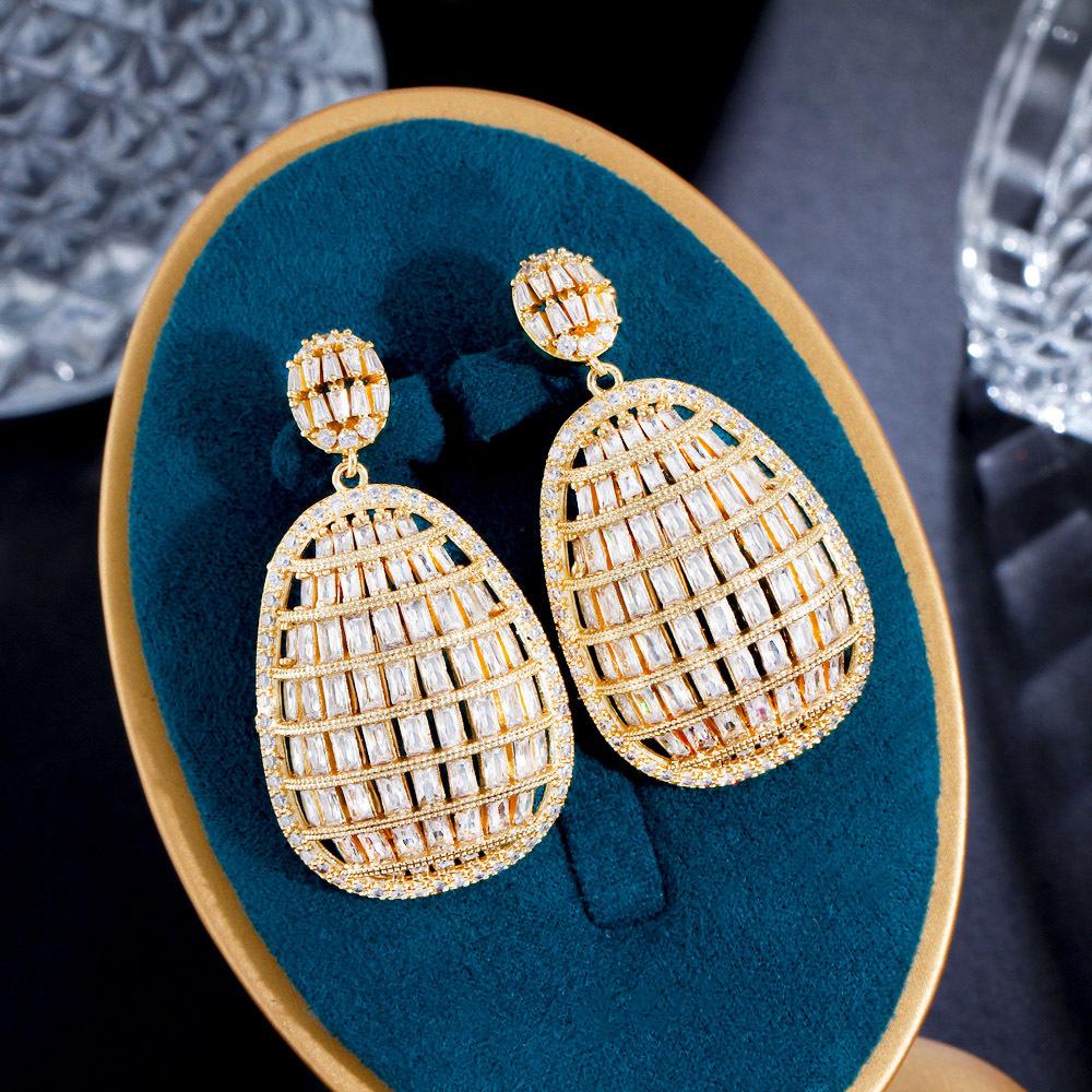 Heavy Industry Super Flash Hollow Earrings, Gas Full Of Zircon Three-Dimensional Geometric Copper Gold-Plated Earrings, Earrings.