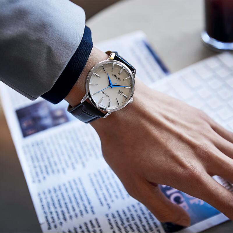 Мужские часы Citizen Eco-Drive с датой, белым циферблатом и кожаным ремешком