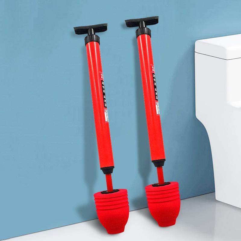 Унитаз подключен одним выстрелом, и бытовой тросик для прочистки унитаза подключен. Туалет забит, и канализационная труба