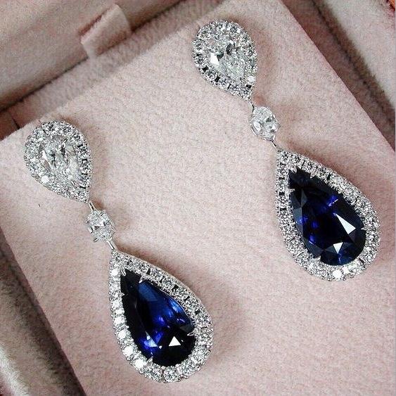 Серьги-капли из сапфирового стекла с бриллиантовой инкрустацией
