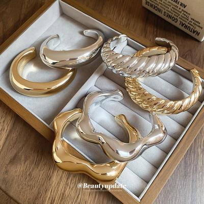 Европейский и американский нишевый нерегулярный браслет: Браслет высокого класса с модным дизайном для уникального, стильного образа