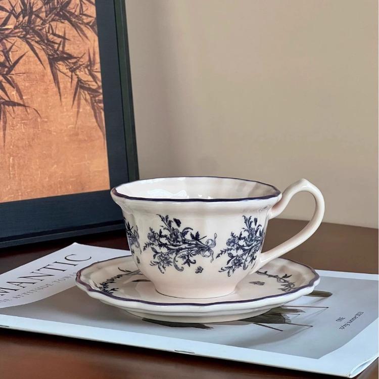 Кофейные чашки с высокими стандартами внешнего вида Высококлассные и изысканные кружки Керамические наборы чашек и блюдец во французском ретро-стиле Чашки для воды Нишевые