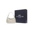 Coach Кэри 28 Однотонная Сумка на Плечо Crossbody с Молнией и Металлической Пряжкой Классический Логотип C Кожаная с Текстурой Гальки Большая Женская сумка Белая CC437-B4HA