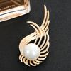 Alloy Hollowed-out Wings, Pearl Brooch, Fashionable and Elegant Brooch, Corsage, Coat Accessory