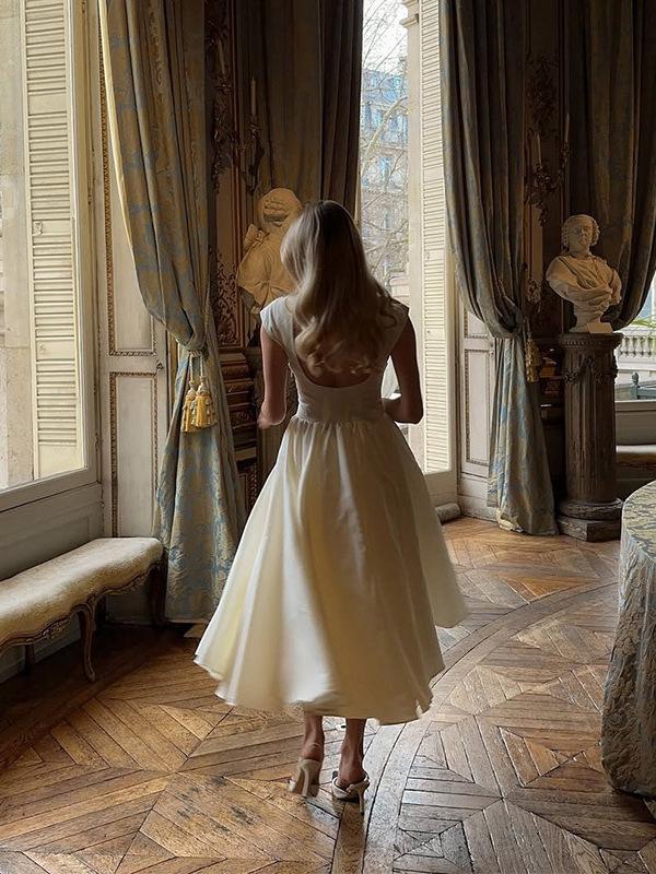 Элегантное длинное платье без рукавов с одним плечом и открытой спиной, весна/лето 2025