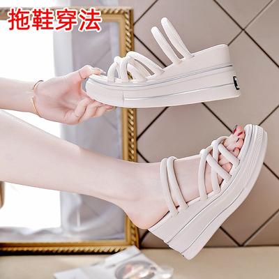 Летние новые сандалии женские маленькие размеры шлепанцы женские летние новые однословные на толстой подошве две женщины в сандалиях