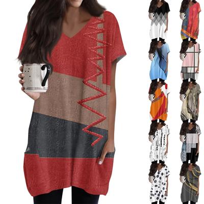 Женские топы с V-образным вырезом, блузки с коротким рукавом, повседневные рубашки средней длины, модные туники с принтом и карманами