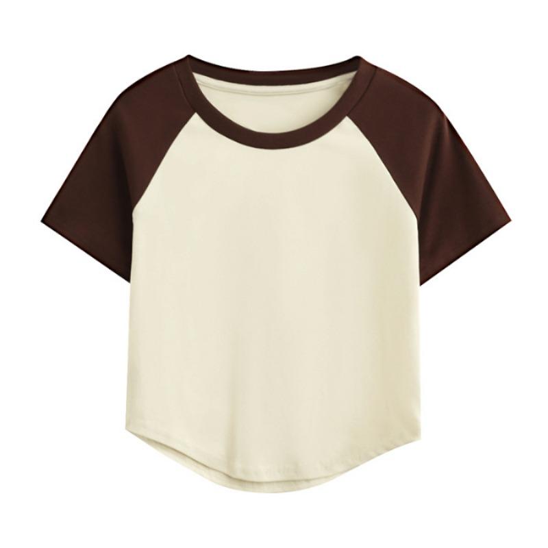 Короткая футболка контрастного цвета из двух частей, облегченного кроя с короткими рукавами