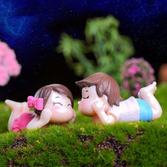 2Pcs Cute Lovers Boy Girl Lying On Front Miniature Garden Bonsai Dollhouse Decor