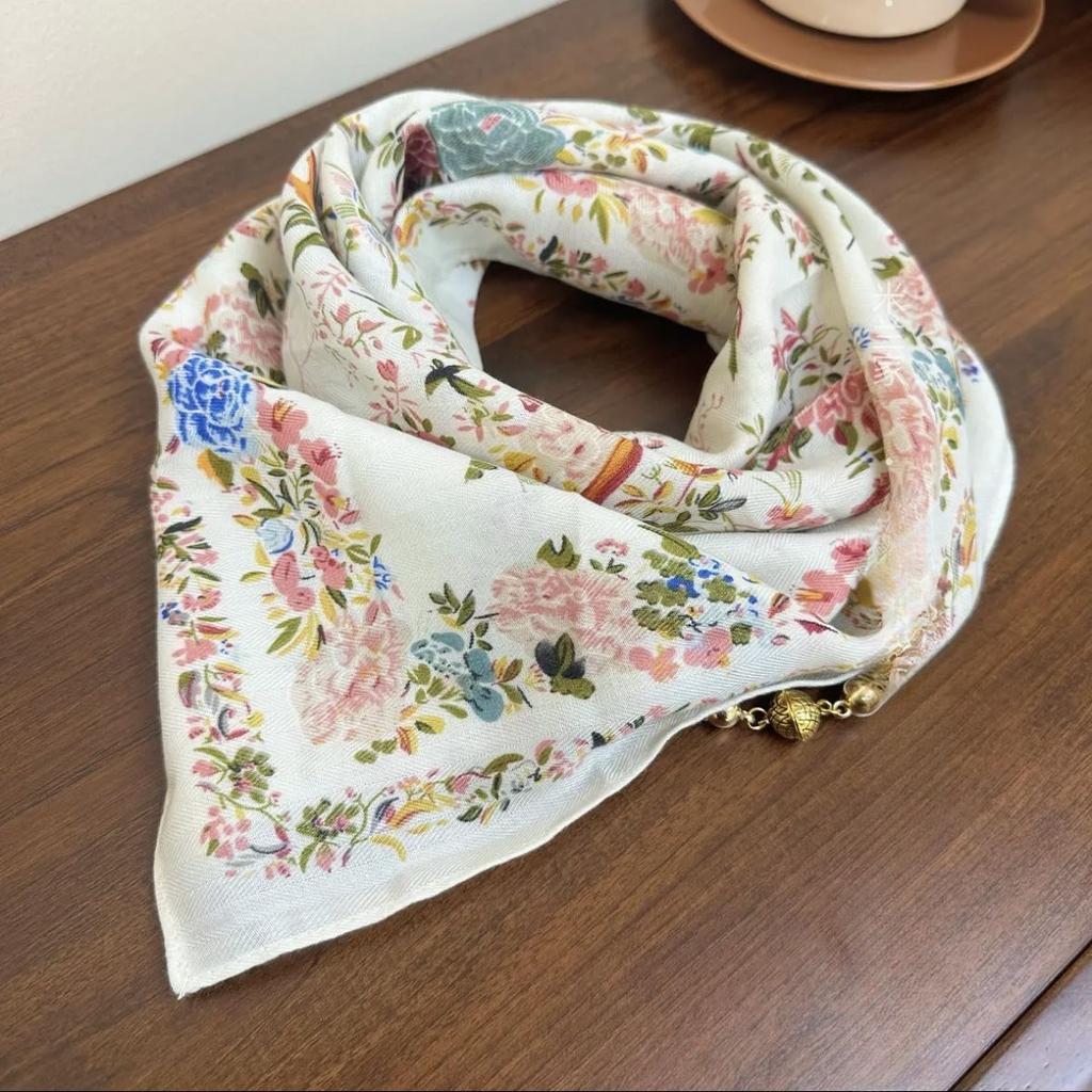 Print Magnetic Buckle Silk Scarf For Women Triangle Neck Scarf For Autumn And Winter Warmth And Cold Resistance Fashion Scarves