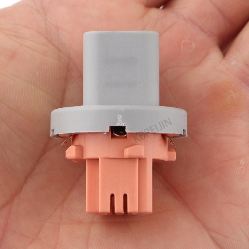 1Pcs 90075-60036 Car T20 W21W Bulb Base Socket For Toyota Highlander Tail Lights Lamp Holder Accessories