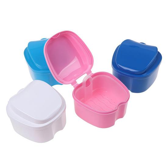 Кейс для зубных протезов с местом для зубной щетки, Коробка-ванночка для зубных протезов с ситечком, Контейнер-держатель для невидимых брекетов, ретейнеров, капп, выравнивателей