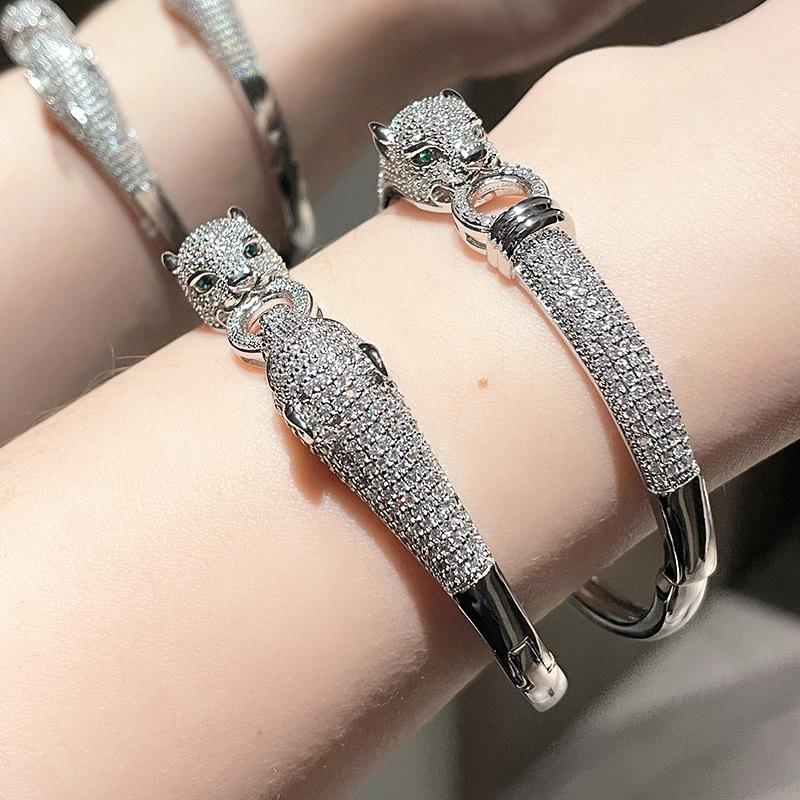 Leopard Opening Bracelet with Green Eyes Micro Inlaid with Zircon Leopard Head, Light Luxury and High Grade, Female Bracelet