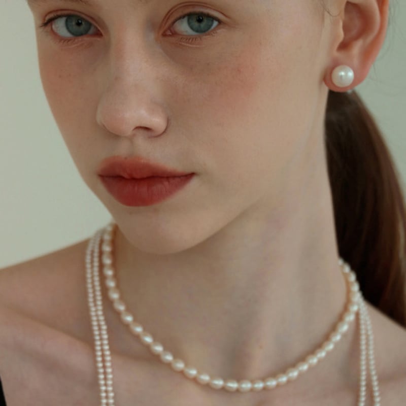 Less is more long pearl necklace
