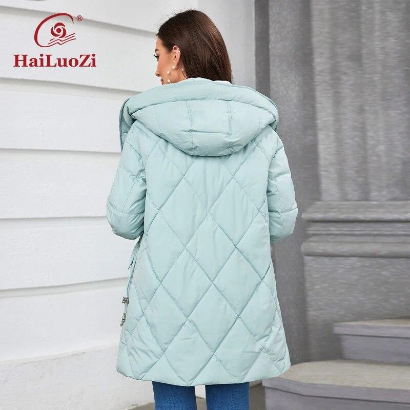 HaiLuoZi 2023 Новая женская зимняя куртка, короткая теплая женская верхняя одежда с капюшоном и боковыми карманами на меху, однотонное женское пальто 1155