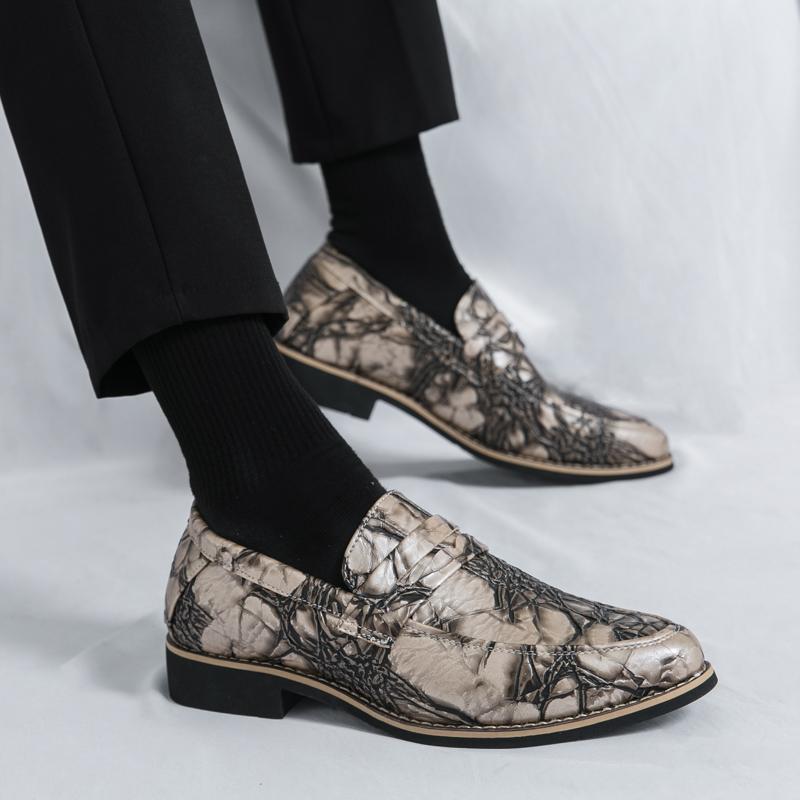 Men Loafers PU Embossed Pattern Low Heel Business Casual Banquet Versatile Men Shoes Large Size 38-46