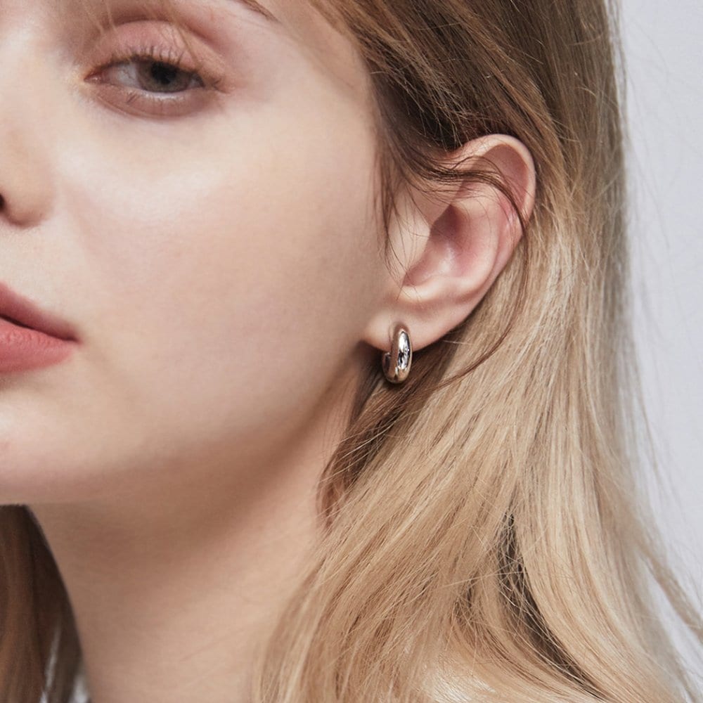 [Hei][Worn by Blackpink Jennie, Krystal, Taeyeon, Seo Eunkwang, Park Shin-hye, Taemin, and Chun Woo-hee] Mignon Hoop Earring