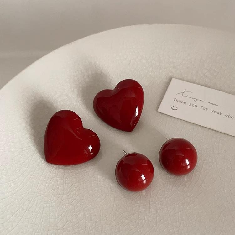 Wine Red Retro Hong Kong Style Heart Earrings - Sweet, Simple, Fashionable, All-Match.