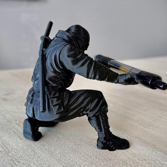3D-печатный держатель для ручек в виде ниндзя Крутая фигурка ниндзя Подставка для карандашей Декоративный настольный органайзер для фанатов аниме Офисный стол Игровая комната Декор